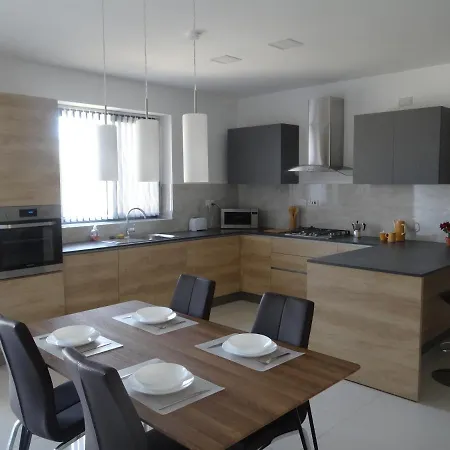 Sb3 - Stylish Penthouse - Superb Location Msida