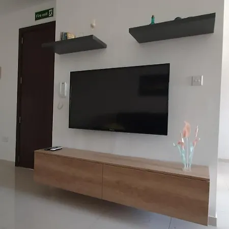 Sb3 - Stylish Penthouse - Superb Location *