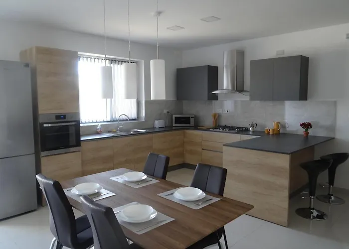 Sb3 - Stylish Penthouse - Superb Location 음시다