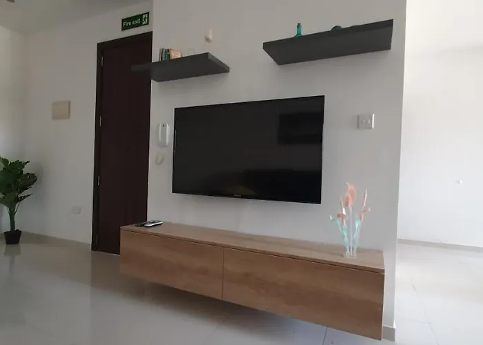 Sb3 - Stylish Penthouse - Superb Location *