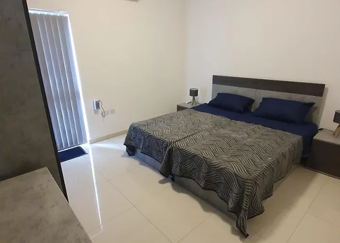 Sb3 - Stylish Penthouse - Superb Location Apartment Msida