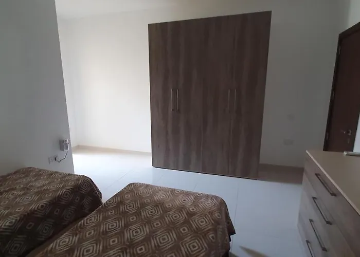 Sb3 - Stylish Penthouse - Superb Location Apartment Msida